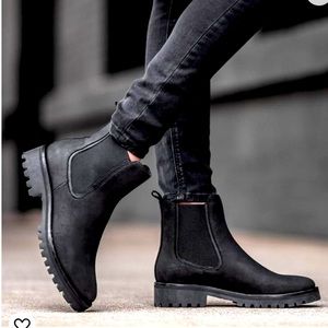 Thursday Boot Company The perfect timelesss Chelsea boot, Brand New size 7